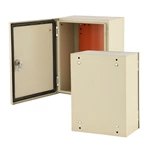 صندوق مقاوم للعوامل الجوية للتركيبات الكهربائية بجانب المسبح