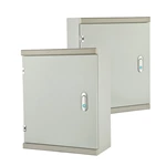 صندوق مقاوم للعوامل الجوية مزود بفتحات لتركيب الأنابيب