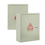 خزانة كهربائية مع لوحة خلفية قابلة للإزالة